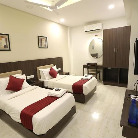 Hotel Privya Rooms And Banquet Surat Zewnętrze zdjęcie