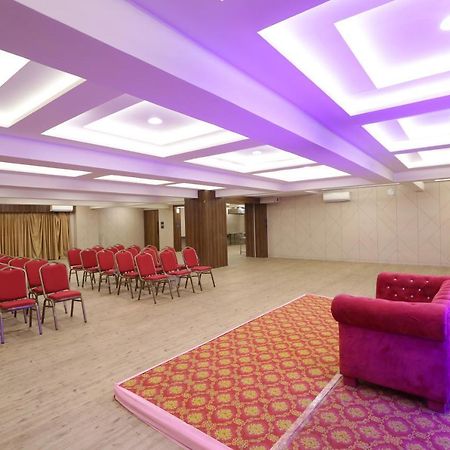 Hotel Privya Rooms And Banquet Surat Zewnętrze zdjęcie