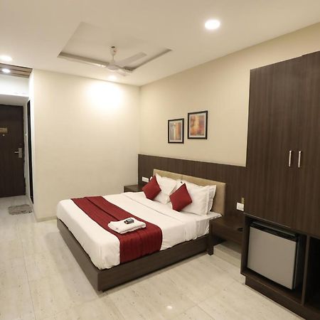 Hotel Privya Rooms And Banquet Surat Zewnętrze zdjęcie