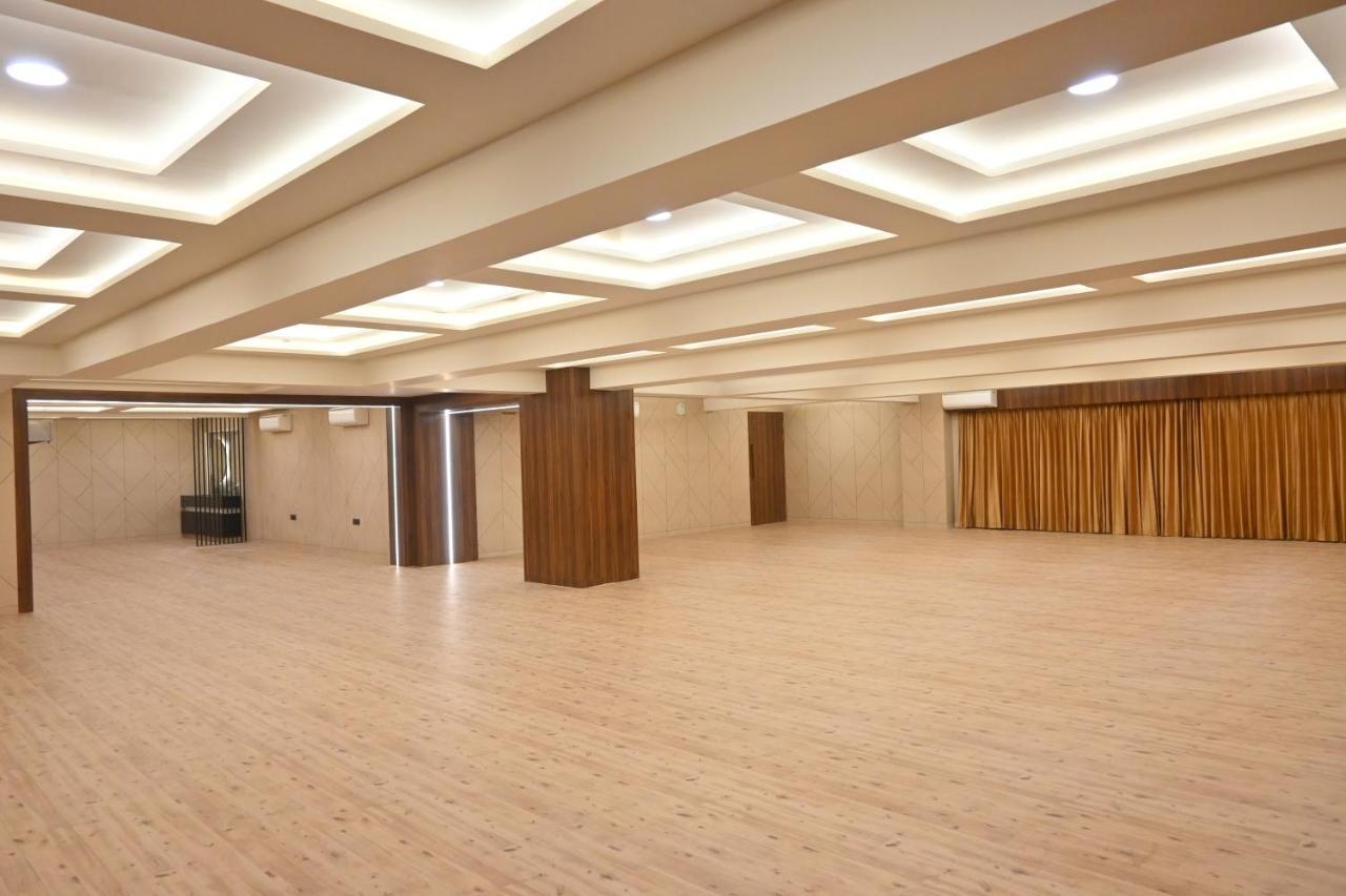 Hotel Privya Rooms And Banquet Surat Zewnętrze zdjęcie