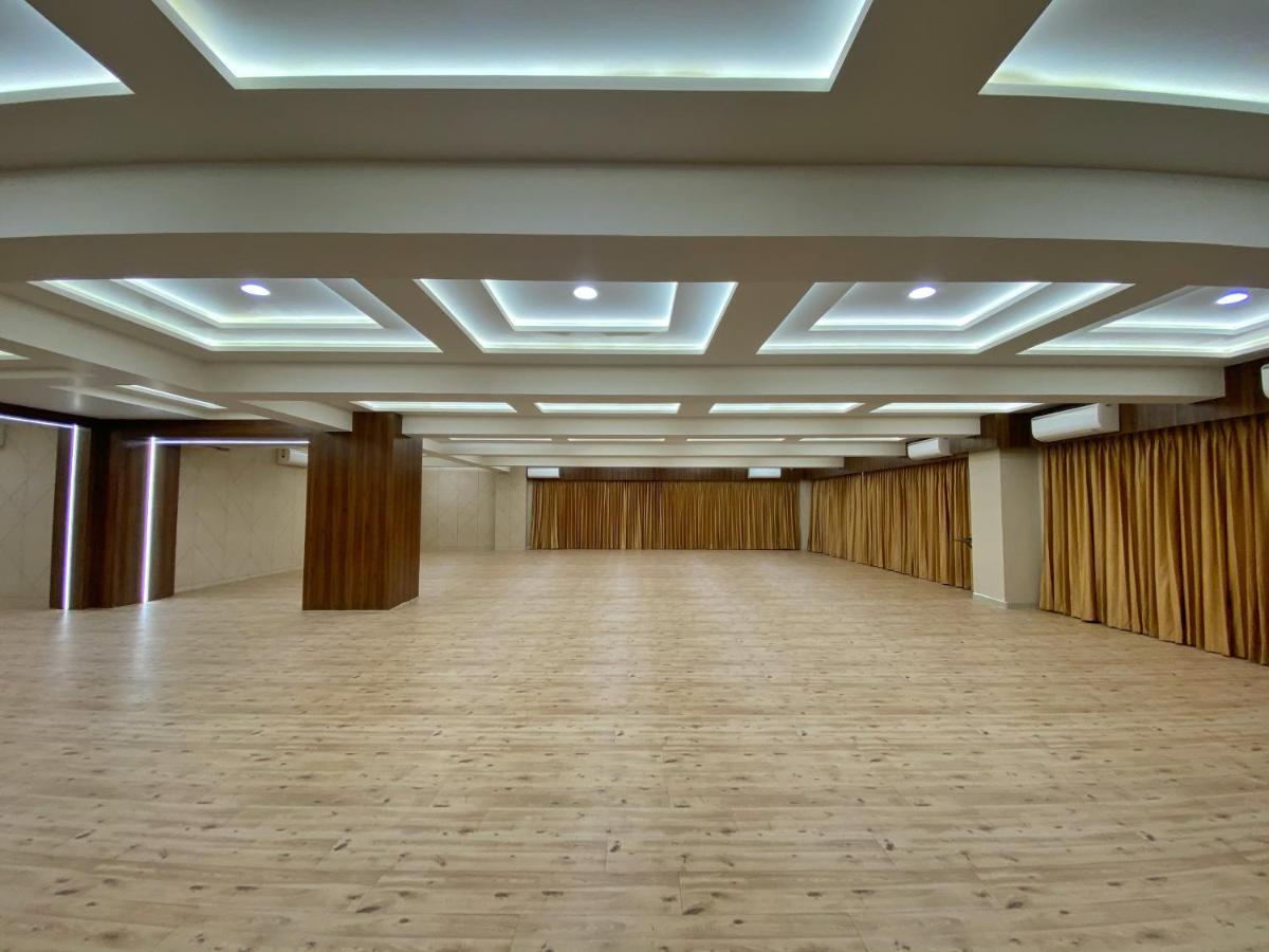 Hotel Privya Rooms And Banquet Surat Zewnętrze zdjęcie