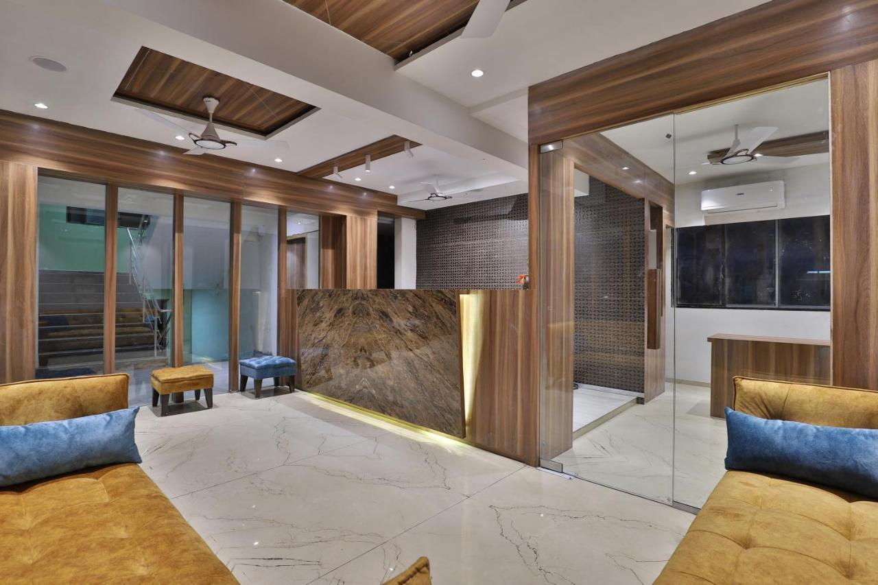 Hotel Privya Rooms And Banquet Surat Zewnętrze zdjęcie