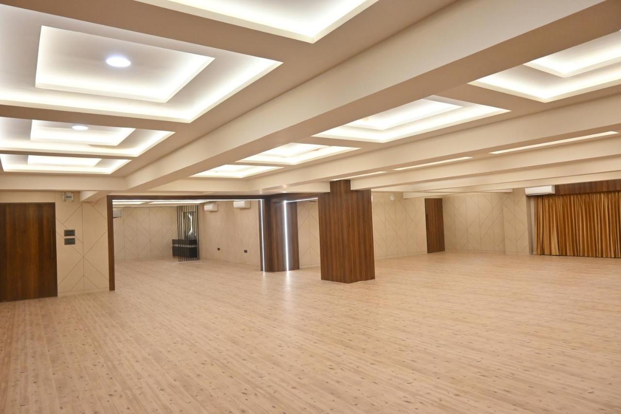 Hotel Privya Rooms And Banquet Surat Zewnętrze zdjęcie