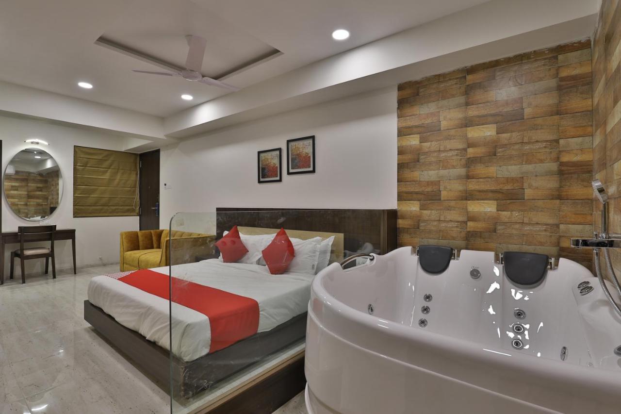 Hotel Privya Rooms And Banquet Surat Zewnętrze zdjęcie