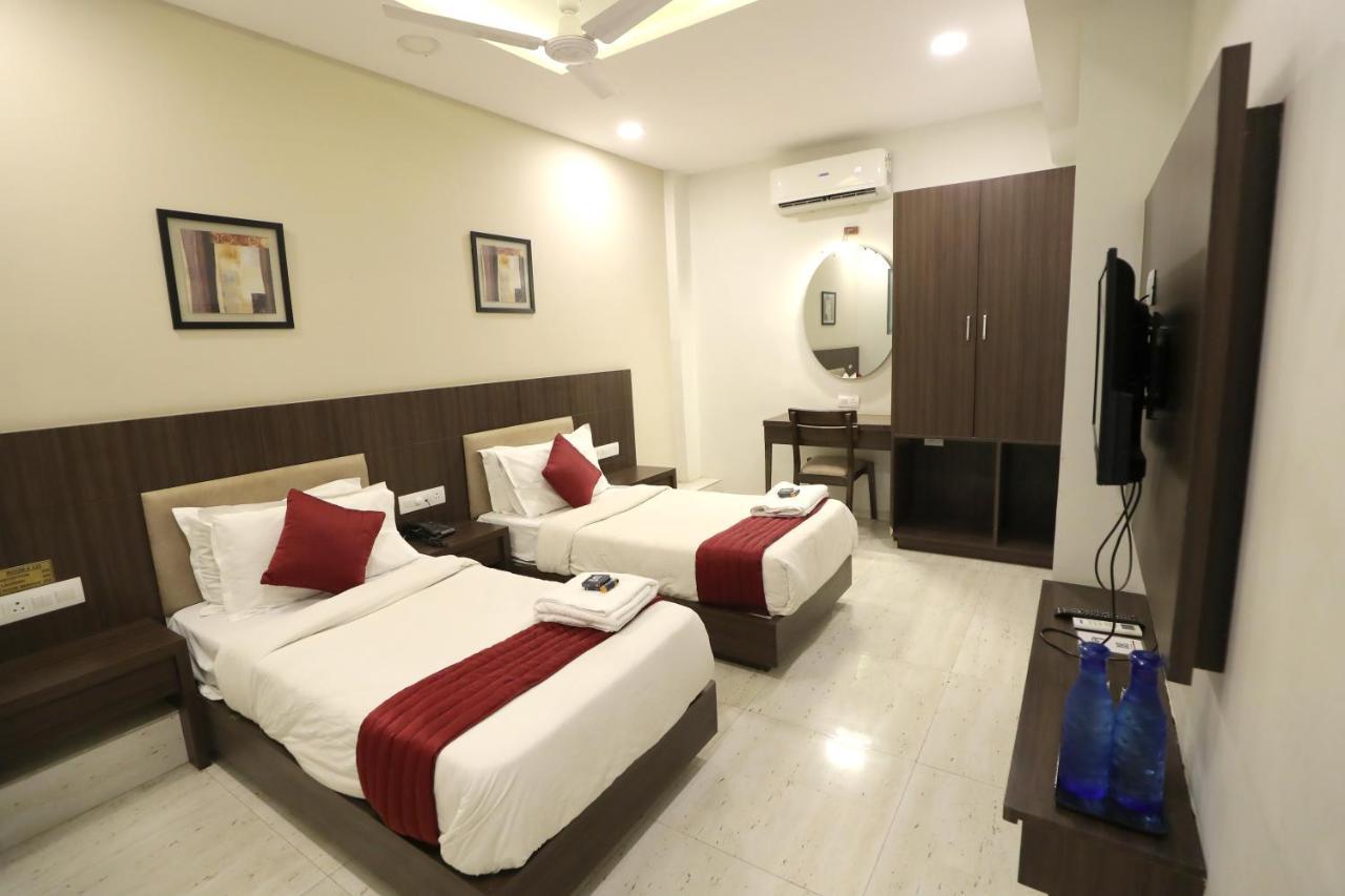 Hotel Privya Rooms And Banquet Surat Zewnętrze zdjęcie