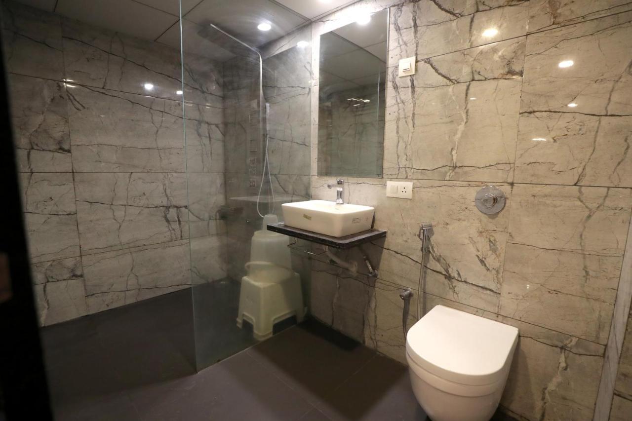 Hotel Privya Rooms And Banquet Surat Zewnętrze zdjęcie