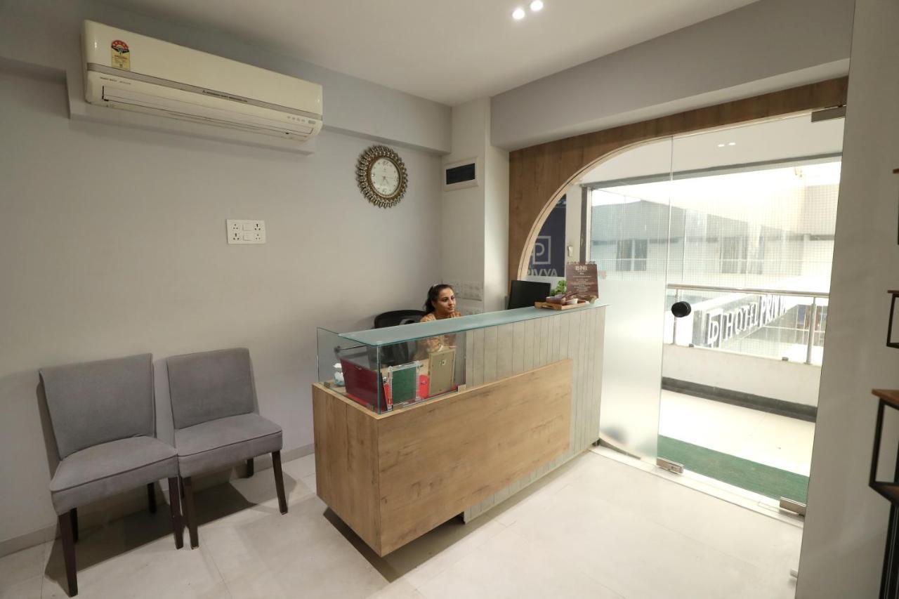 Hotel Privya Rooms And Banquet Surat Zewnętrze zdjęcie