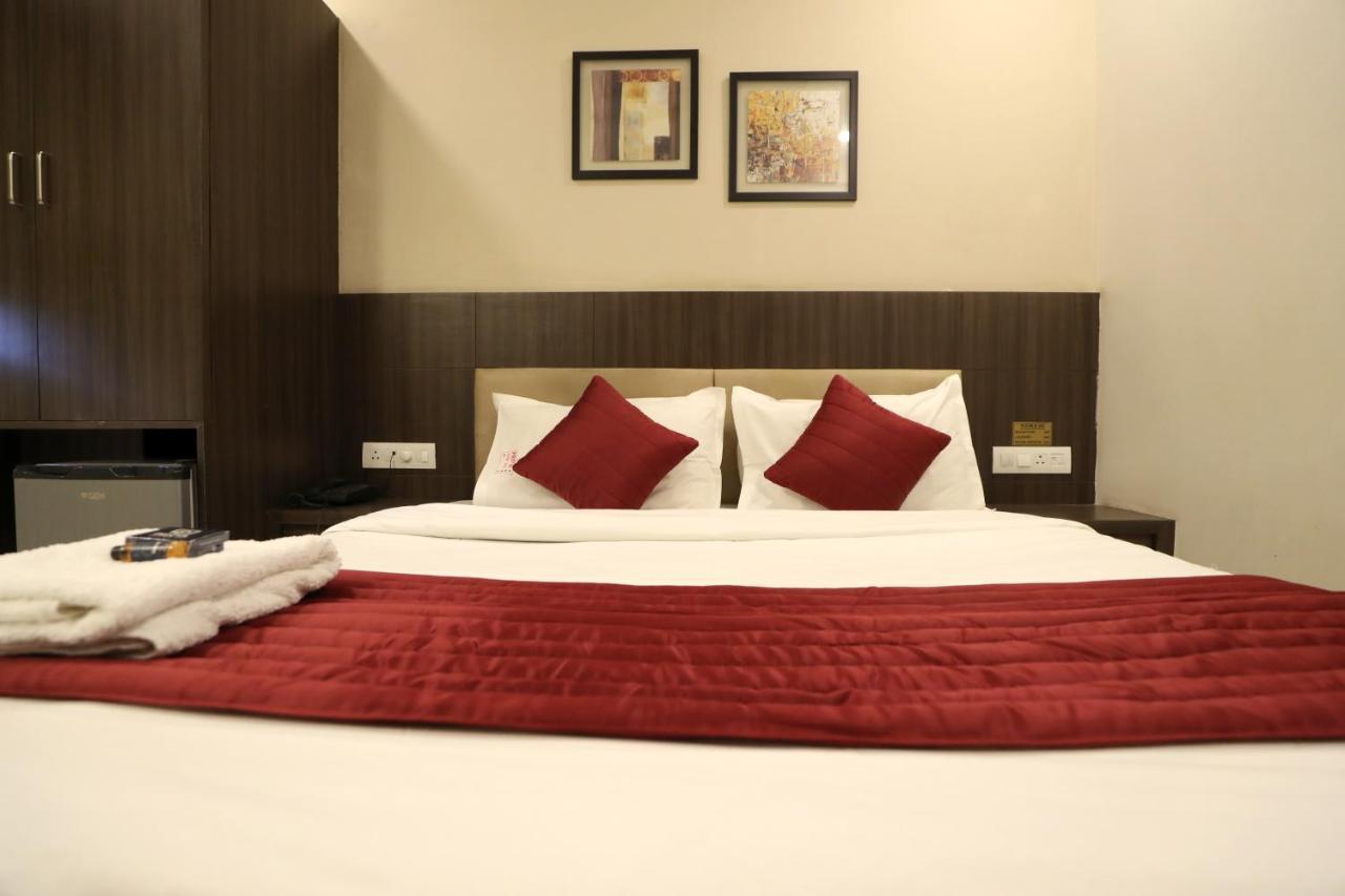 Hotel Privya Rooms And Banquet Surat Zewnętrze zdjęcie