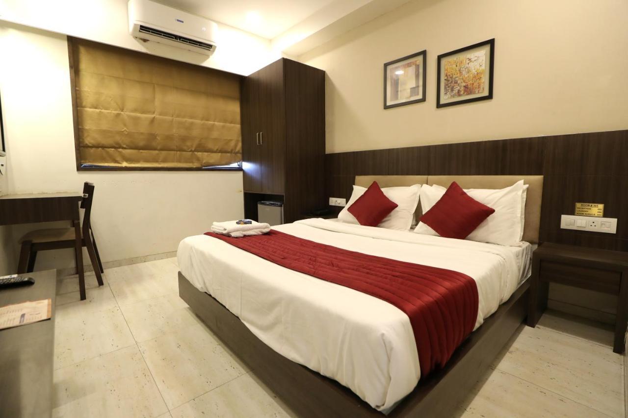 Hotel Privya Rooms And Banquet Surat Zewnętrze zdjęcie
