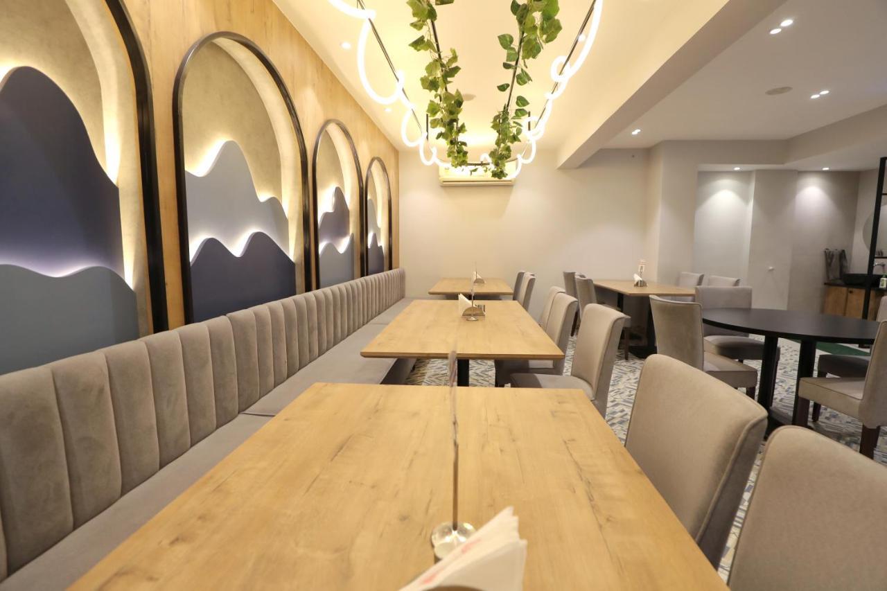 Hotel Privya Rooms And Banquet Surat Zewnętrze zdjęcie