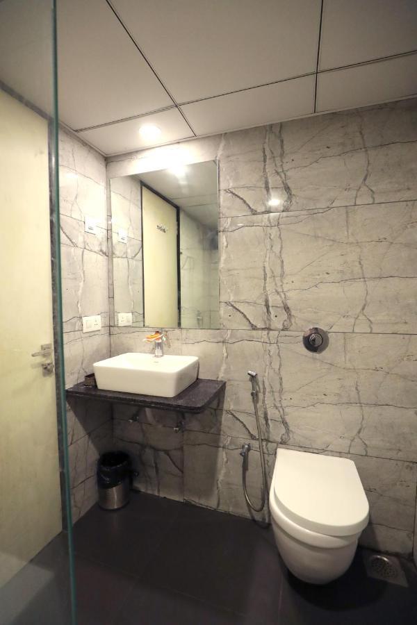Hotel Privya Rooms And Banquet Surat Zewnętrze zdjęcie