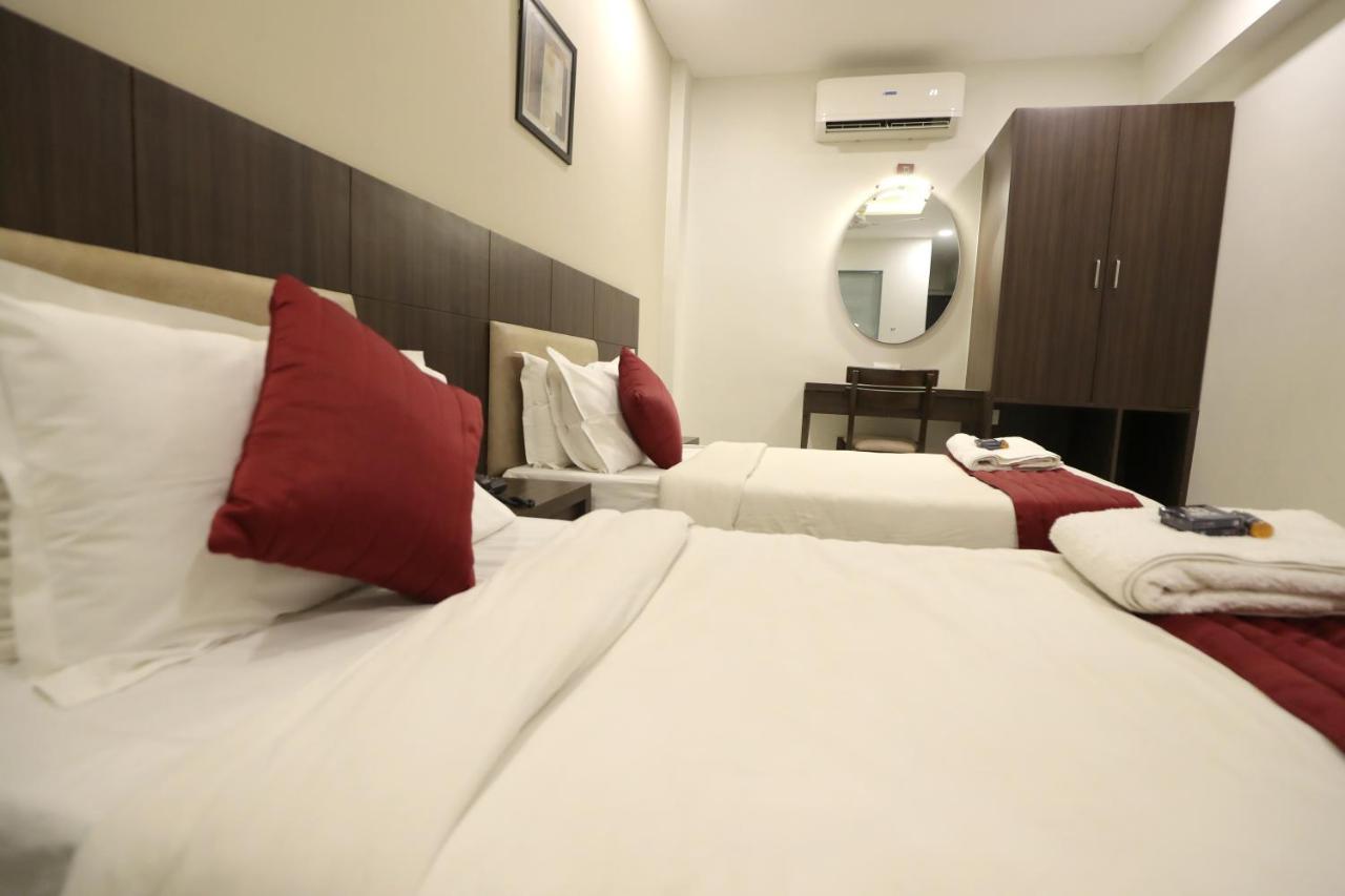 Hotel Privya Rooms And Banquet Surat Zewnętrze zdjęcie