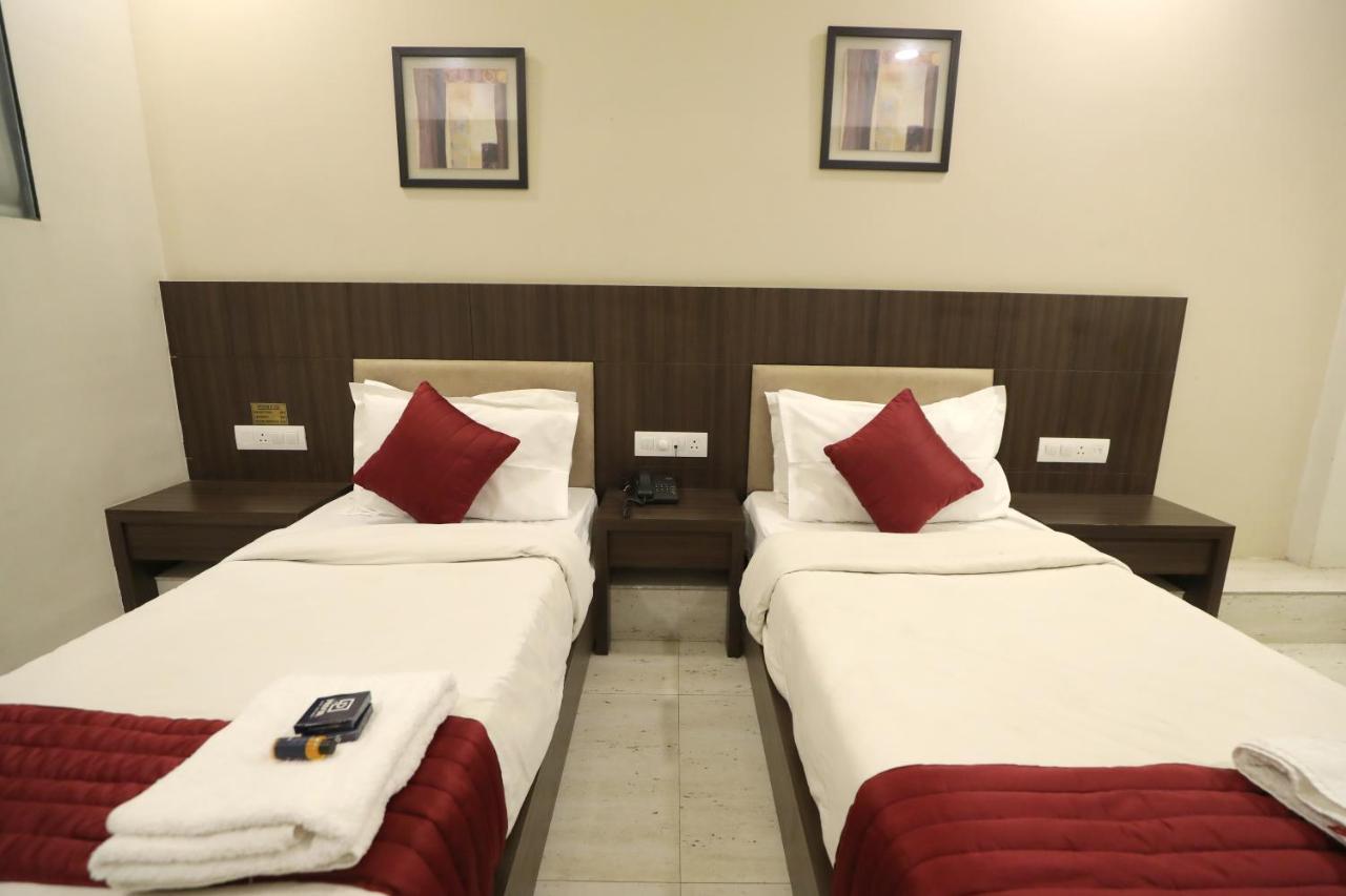 Hotel Privya Rooms And Banquet Surat Zewnętrze zdjęcie