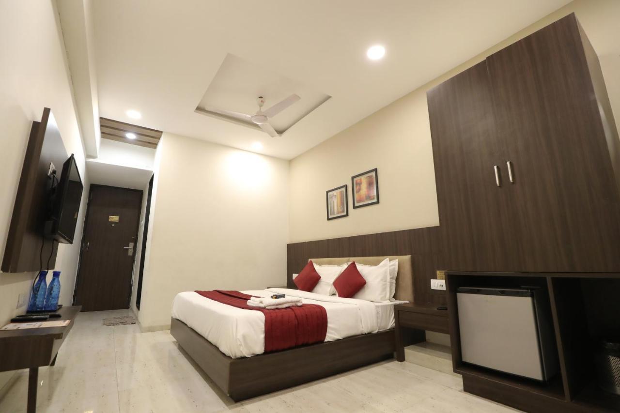 Hotel Privya Rooms And Banquet Surat Zewnętrze zdjęcie