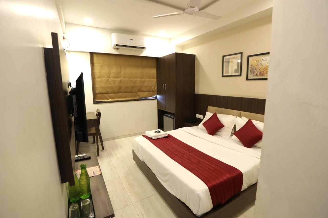Hotel Privya Rooms And Banquet Surat Zewnętrze zdjęcie