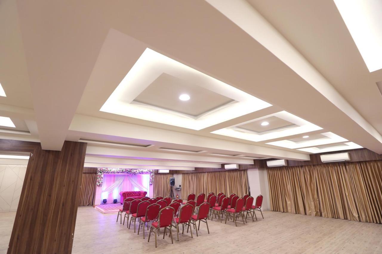 Hotel Privya Rooms And Banquet Surat Zewnętrze zdjęcie