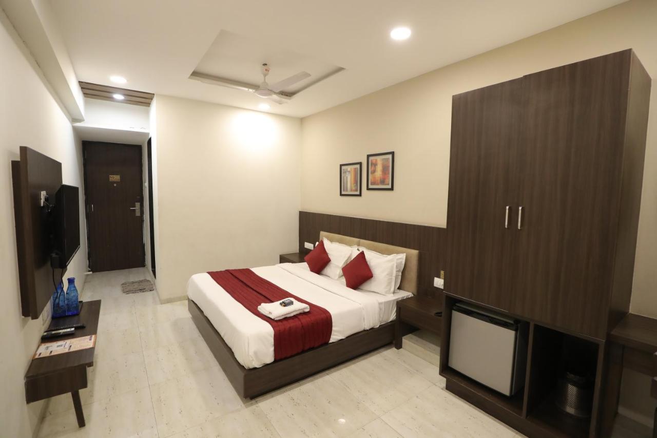 Hotel Privya Rooms And Banquet Surat Zewnętrze zdjęcie